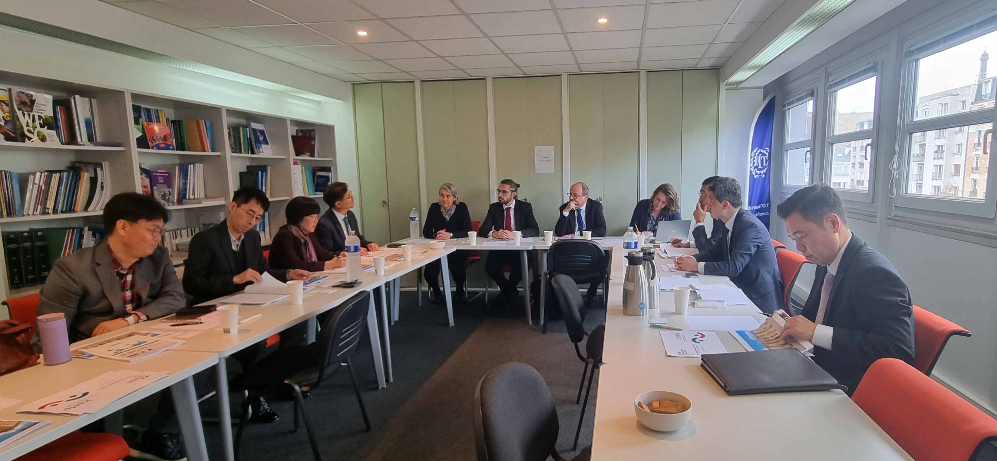L’INTEFP rencontre une délégation sud-coréenne dans le bureau parisien de l’OIT.