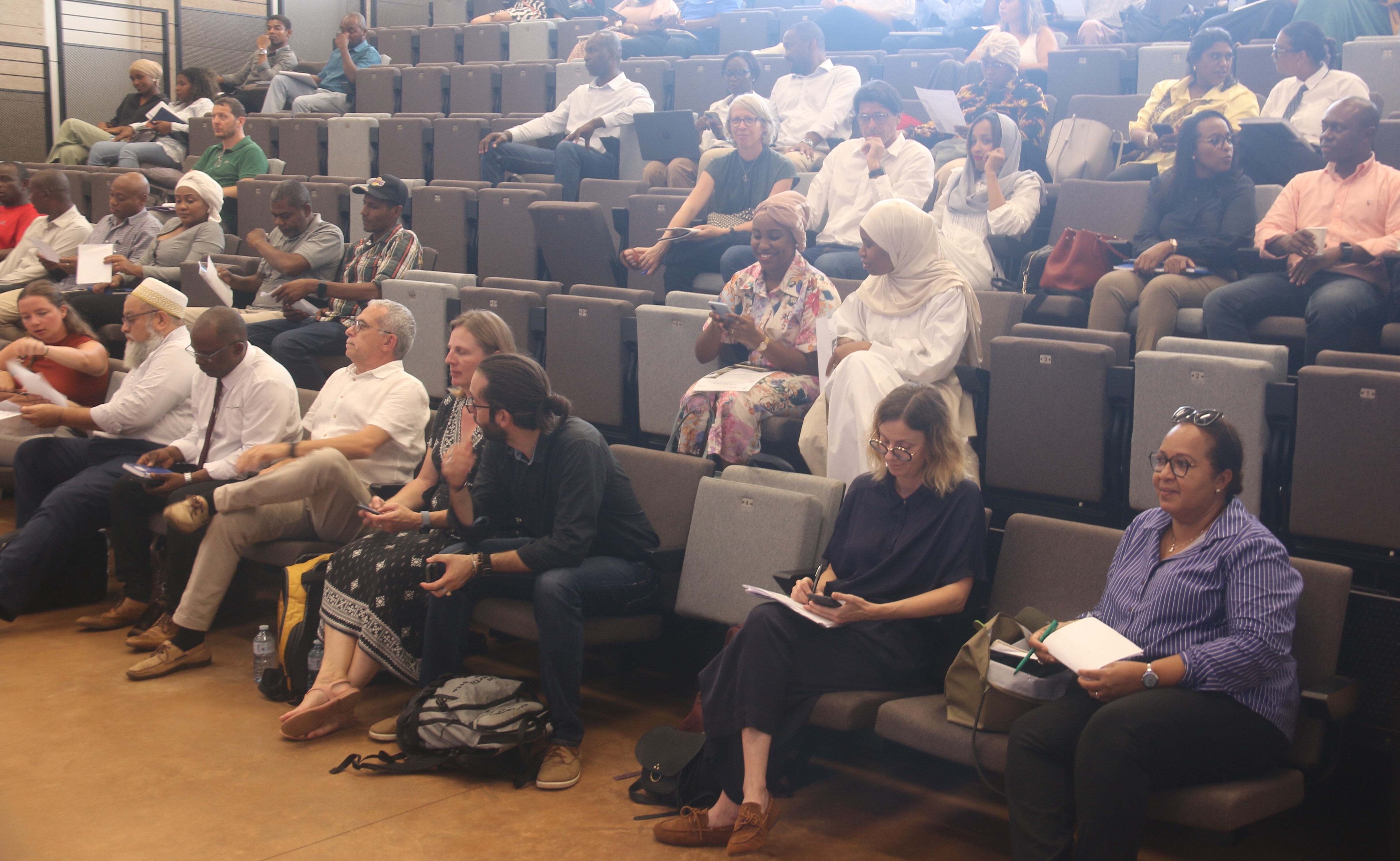 public assistant au séminaire sur le dialogue social à Mayotte