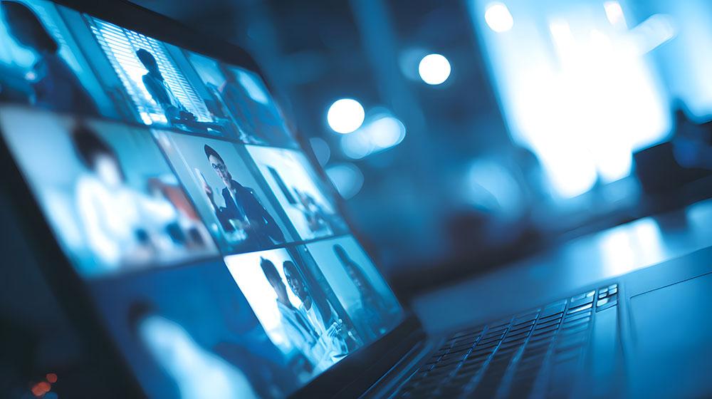 Image d'un ordinateur avec visio : symbole de télétravail / travail à distance